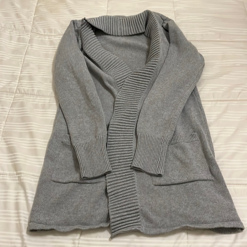Tahari Sweater/Size Small/Grey